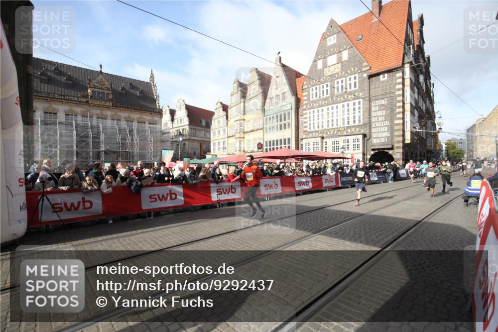 05.10.2025 - 20. swb-Marathon Bremen Yannick Fuchs http://msf.ph/oto/9292437 05.10.2025 10:57:05 Ziel 9451, 9797, 9937, 10069, 10867, 11168, 11435 meine-sportfotos.de