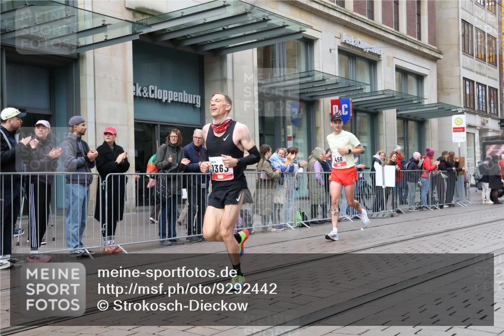 05.10.2025 - 20. swb-Marathon Bremen Strokosch-Dieckow http://msf.ph/oto/9292442 05.10.2025 12:42:04 Ziel 18, 456, 1024, 1117, 1363, 1921, 18, 456, 1024, 1117, 1363, 1921 meine-sportfotos.de