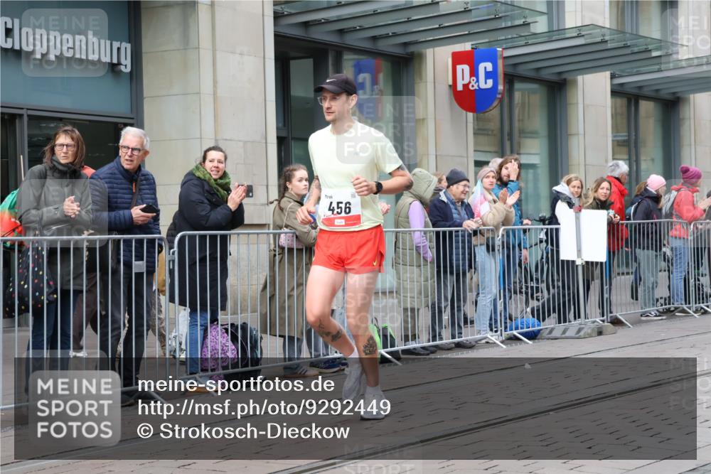 05.10.2025 - 20. swb-Marathon Bremen Strokosch-Dieckow http://msf.ph/oto/9292449 05.10.2025 12:42:05 Ziel 18, 456, 1024, 1117, 1363, 1921, 18, 456, 1024, 1117, 1363, 1921 meine-sportfotos.de