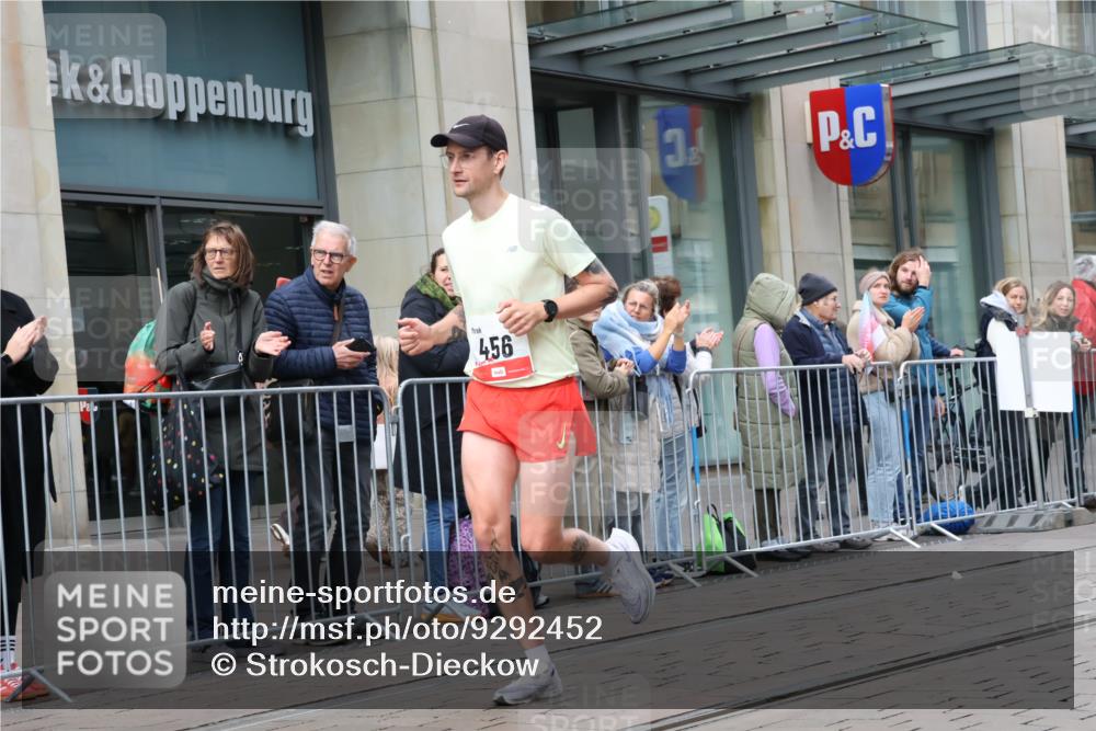 05.10.2025 - 20. swb-Marathon Bremen Strokosch-Dieckow http://msf.ph/oto/9292452 05.10.2025 12:42:05 Ziel 18, 456, 1024, 1117, 1363, 1921, 18, 456, 1024, 1117, 1363, 1921 meine-sportfotos.de