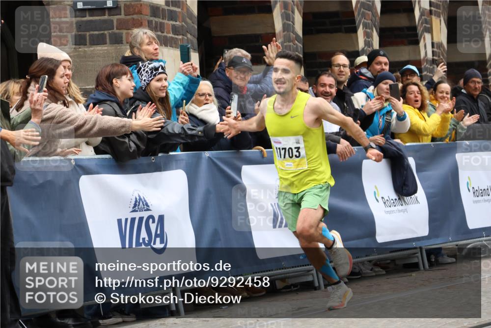 05.10.2025 - 20. swb-Marathon Bremen Strokosch-Dieckow http://msf.ph/oto/9292458 05.10.2025 12:04:37 Ziel 11703 meine-sportfotos.de