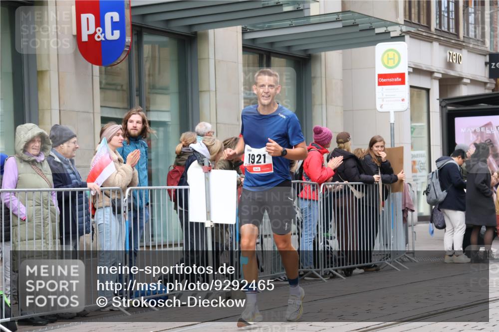 05.10.2025 - 20. swb-Marathon Bremen Strokosch-Dieckow http://msf.ph/oto/9292465 05.10.2025 12:42:08 Ziel 18, 456, 1024, 1117, 1363, 1921, 18, 456, 1024, 1117, 1363, 1921 meine-sportfotos.de
