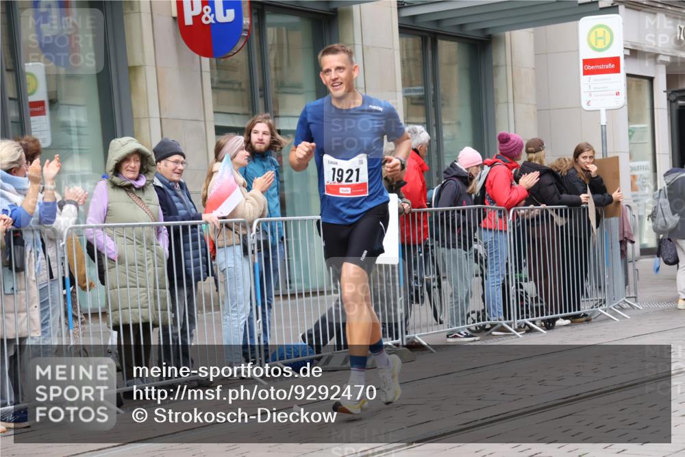 05.10.2025 - 20. swb-Marathon Bremen Strokosch-Dieckow http://msf.ph/oto/9292470 05.10.2025 12:42:08 Ziel 18, 456, 1024, 1117, 1363, 1921, 18, 456, 1024, 1117, 1363, 1921 meine-sportfotos.de