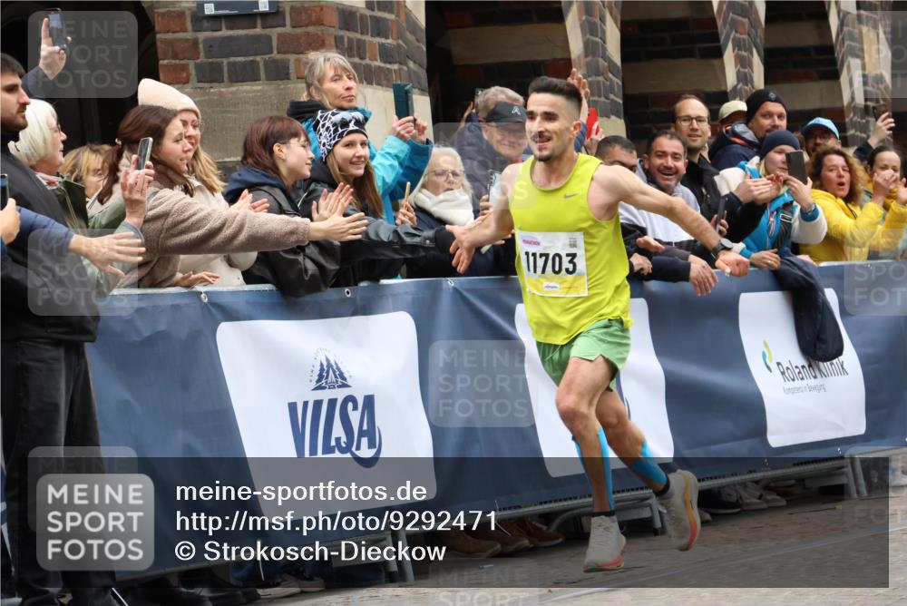 05.10.2025 - 20. swb-Marathon Bremen Strokosch-Dieckow http://msf.ph/oto/9292471 05.10.2025 12:04:37 Ziel 11703 meine-sportfotos.de