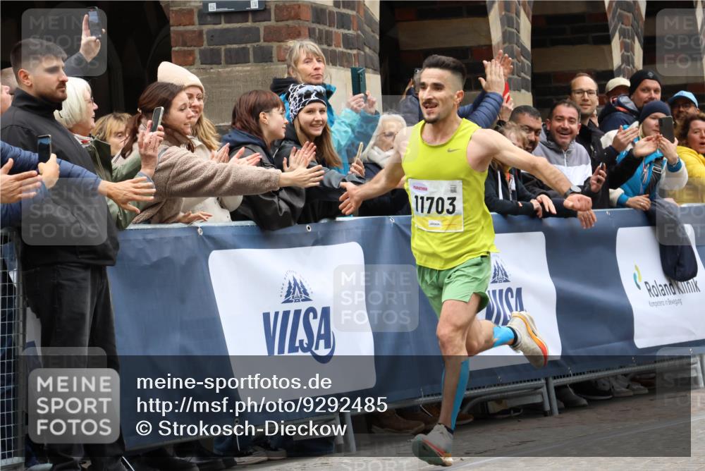 05.10.2025 - 20. swb-Marathon Bremen Strokosch-Dieckow http://msf.ph/oto/9292485 05.10.2025 12:04:37 Ziel 11703 meine-sportfotos.de