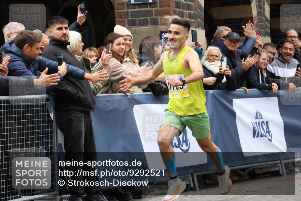 05.10.2025 - 20. swb-Marathon Bremen Strokosch-Dieckow http://msf.ph/oto/9292521 05.10.2025 12:04:38 Ziel 11703 meine-sportfotos.de