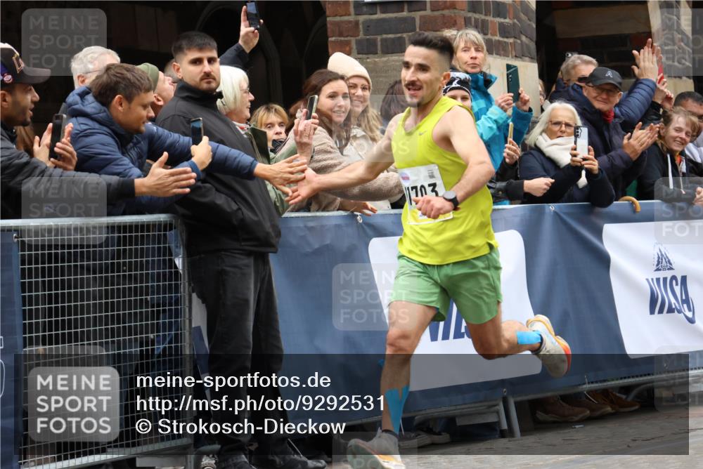 05.10.2025 - 20. swb-Marathon Bremen Strokosch-Dieckow http://msf.ph/oto/9292531 05.10.2025 12:04:38 Ziel 11703 meine-sportfotos.de