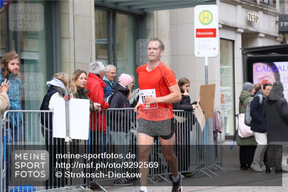 05.10.2025 - 20. swb-Marathon Bremen Strokosch-Dieckow http://msf.ph/oto/9292569 05.10.2025 12:42:29 Ziel 1162, 1162 meine-sportfotos.de