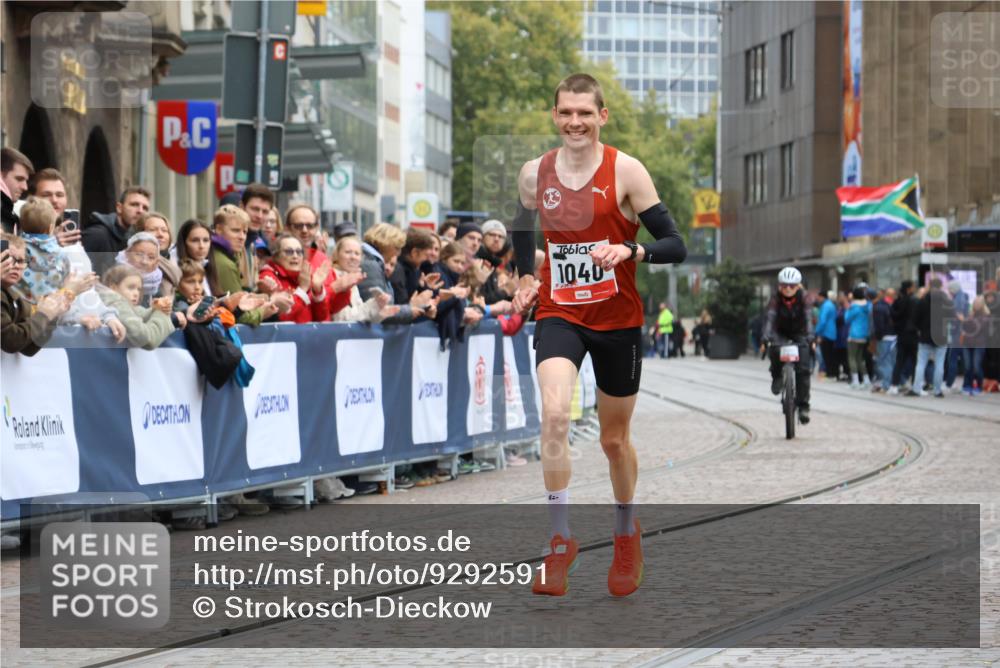 05.10.2025 - 20. swb-Marathon Bremen Strokosch-Dieckow http://msf.ph/oto/9292591 05.10.2025 12:06:27 Ziel 1040 meine-sportfotos.de