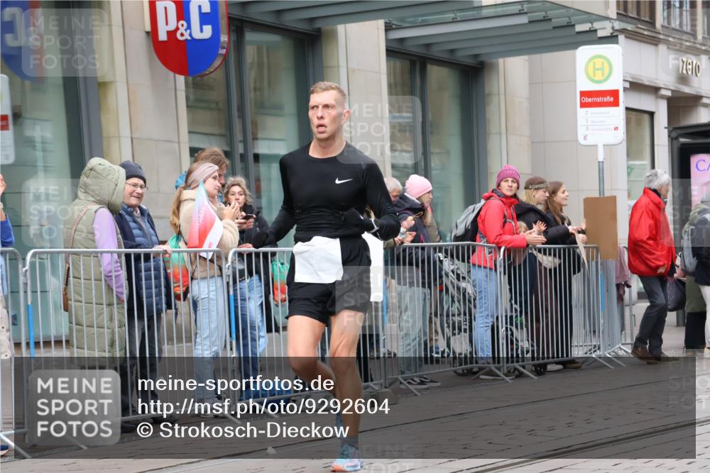 05.10.2025 - 20. swb-Marathon Bremen Strokosch-Dieckow http://msf.ph/oto/9292604 05.10.2025 12:42:57 Ziel 153, 1068, 1459, 1643, 153, 1068, 1459, 1643 meine-sportfotos.de