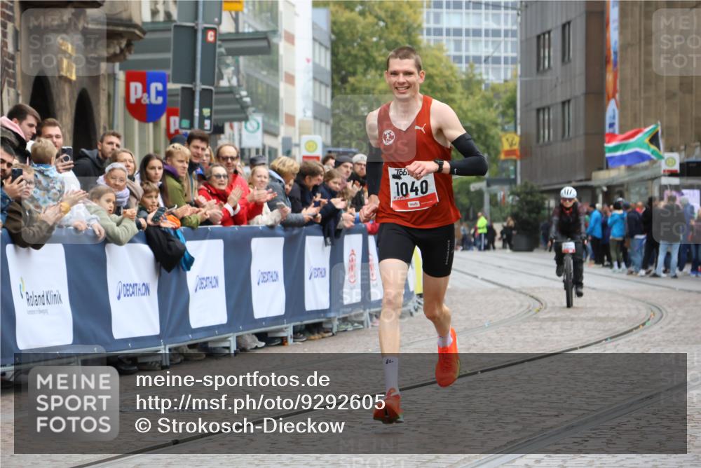 05.10.2025 - 20. swb-Marathon Bremen Strokosch-Dieckow http://msf.ph/oto/9292605 05.10.2025 12:06:27 Ziel 1040 meine-sportfotos.de