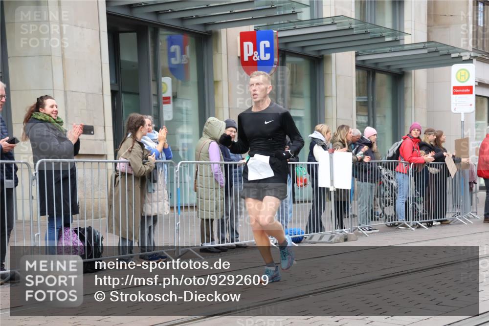 05.10.2025 - 20. swb-Marathon Bremen Strokosch-Dieckow http://msf.ph/oto/9292609 05.10.2025 12:42:57 Ziel 153, 1068, 1459, 1643, 153, 1068, 1459, 1643 meine-sportfotos.de