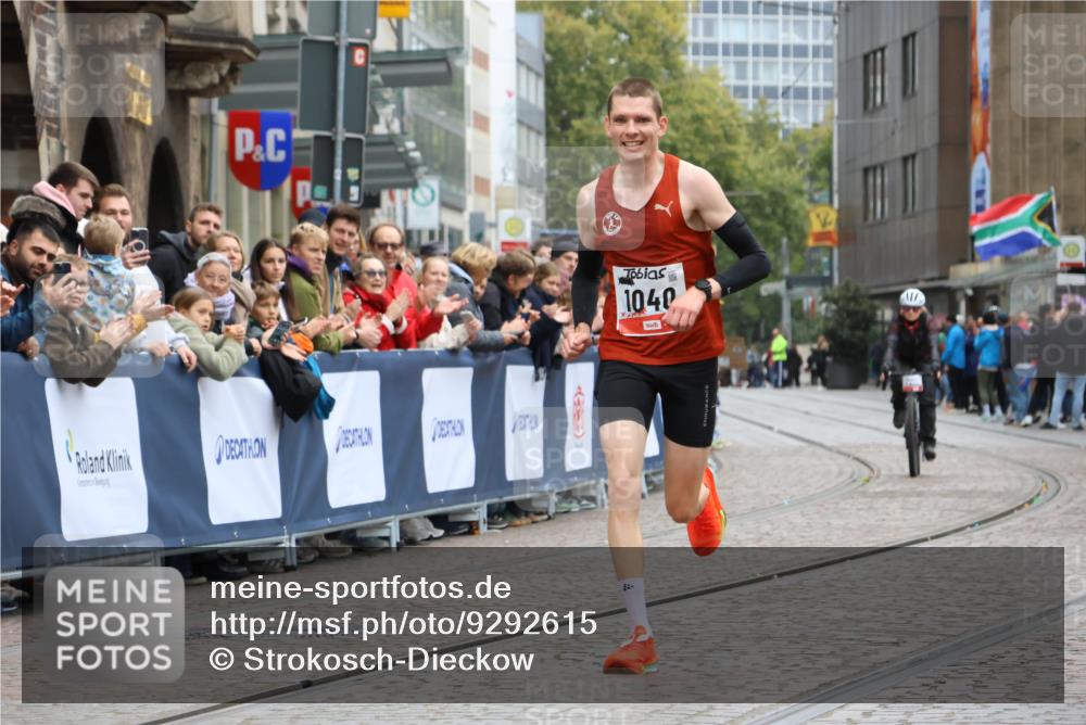 05.10.2025 - 20. swb-Marathon Bremen Strokosch-Dieckow http://msf.ph/oto/9292615 05.10.2025 12:06:27 Ziel 1040 meine-sportfotos.de