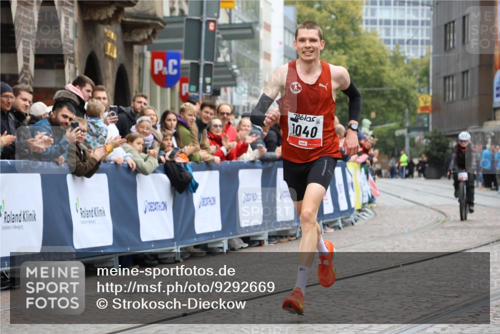 05.10.2025 - 20. swb-Marathon Bremen Strokosch-Dieckow http://msf.ph/oto/9292669 05.10.2025 12:06:27 Ziel 1040 meine-sportfotos.de
