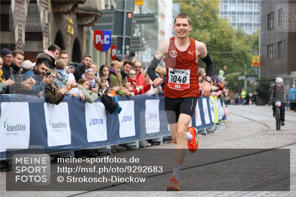 05.10.2025 - 20. swb-Marathon Bremen Strokosch-Dieckow http://msf.ph/oto/9292683 05.10.2025 12:06:27 Ziel 1040 meine-sportfotos.de
