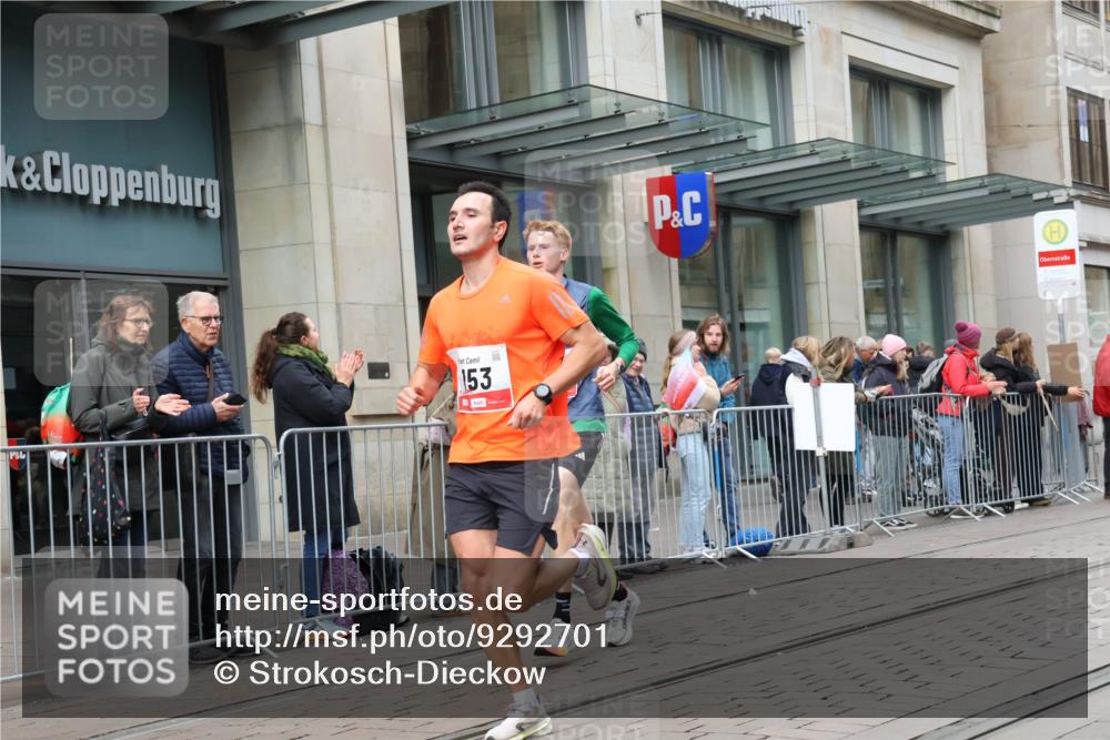 05.10.2025 - 20. swb-Marathon Bremen Strokosch-Dieckow http://msf.ph/oto/9292701 05.10.2025 12:43:09 Ziel 153, 303, 923, 1077, 1289, 1643, 153, 303, 923, 1077, 1289, 1643 meine-sportfotos.de