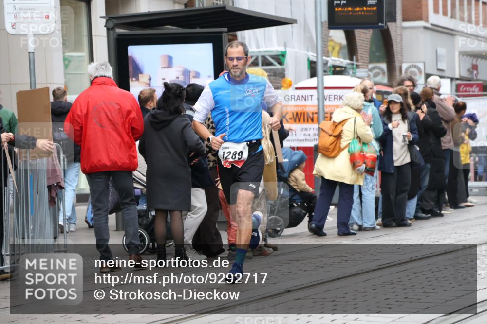 05.10.2025 - 20. swb-Marathon Bremen Strokosch-Dieckow http://msf.ph/oto/9292717 05.10.2025 12:43:14 Ziel 303, 923, 1077, 1289, 1643, 303, 923, 1077, 1289, 1643 meine-sportfotos.de