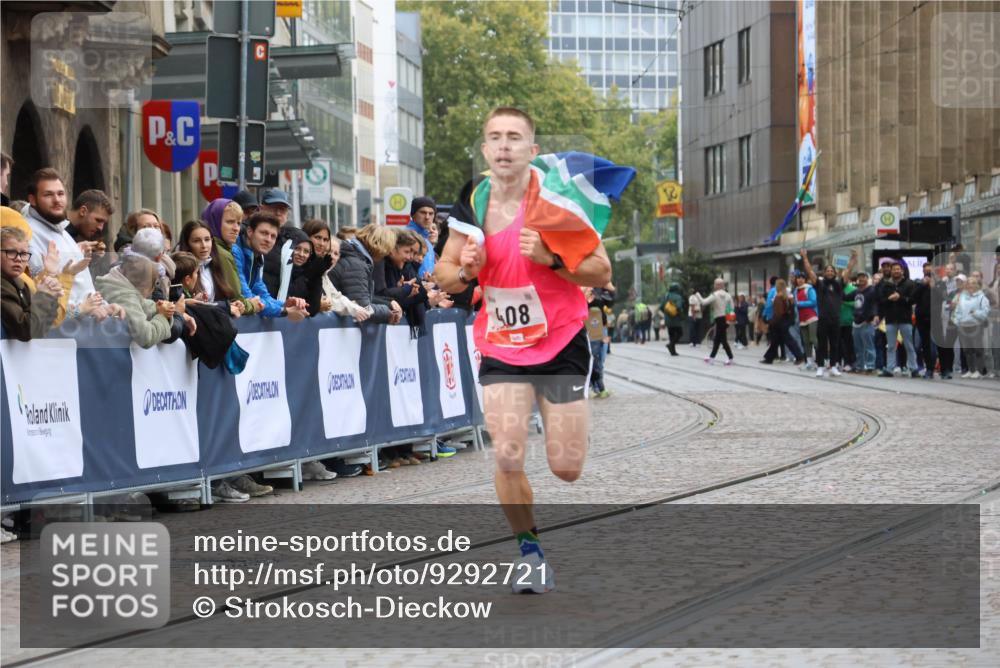 05.10.2025 - 20. swb-Marathon Bremen Strokosch-Dieckow http://msf.ph/oto/9292721 05.10.2025 12:08:43 Ziel 408 meine-sportfotos.de