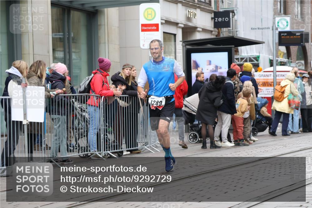 05.10.2025 - 20. swb-Marathon Bremen Strokosch-Dieckow http://msf.ph/oto/9292729 05.10.2025 12:43:15 Ziel 303, 923, 1077, 1289, 1643, 303, 923, 1077, 1289, 1643 meine-sportfotos.de