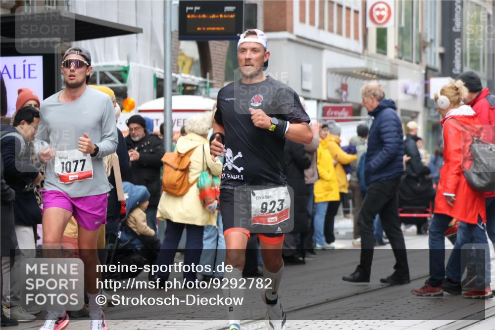 05.10.2025 - 20. swb-Marathon Bremen Strokosch-Dieckow http://msf.ph/oto/9292782 05.10.2025 12:43:24 Ziel 765, 923, 1077, 1289, 5060, 765, 923, 1077, 1289, 5060 meine-sportfotos.de