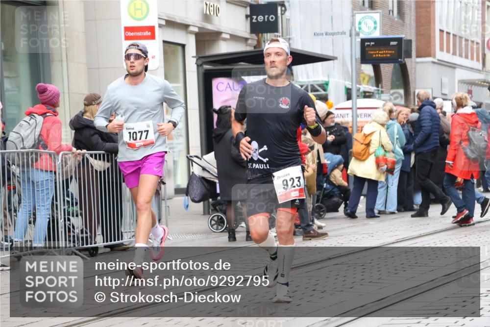 05.10.2025 - 20. swb-Marathon Bremen Strokosch-Dieckow http://msf.ph/oto/9292795 05.10.2025 12:43:25 Ziel 438, 765, 923, 1077, 1289, 5060, 438, 765, 923, 1077, 1289, 5060 meine-sportfotos.de