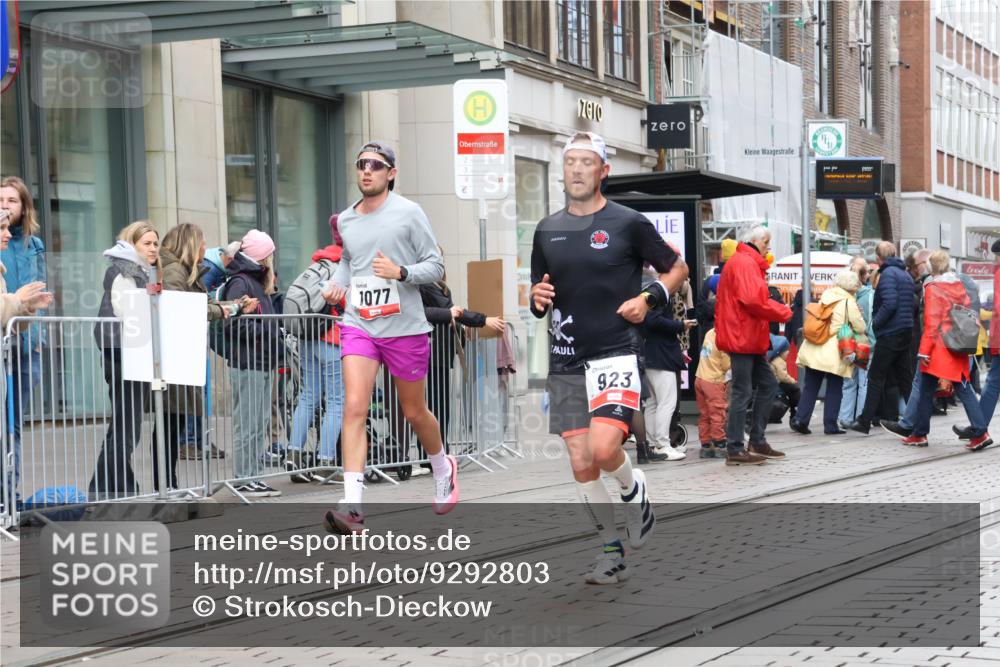 05.10.2025 - 20. swb-Marathon Bremen Strokosch-Dieckow http://msf.ph/oto/9292803 05.10.2025 12:43:26 Ziel 438, 765, 923, 1077, 5060, 438, 765, 923, 1077, 5060 meine-sportfotos.de