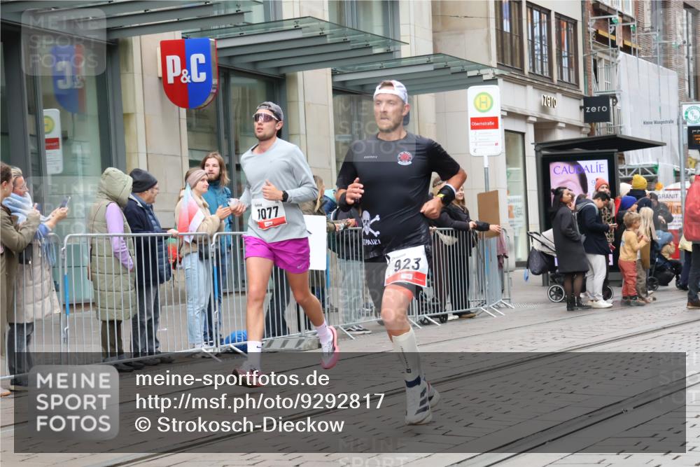05.10.2025 - 20. swb-Marathon Bremen Strokosch-Dieckow http://msf.ph/oto/9292817 05.10.2025 12:43:26 Ziel 438, 765, 923, 1077, 5060, 438, 765, 923, 1077, 5060 meine-sportfotos.de