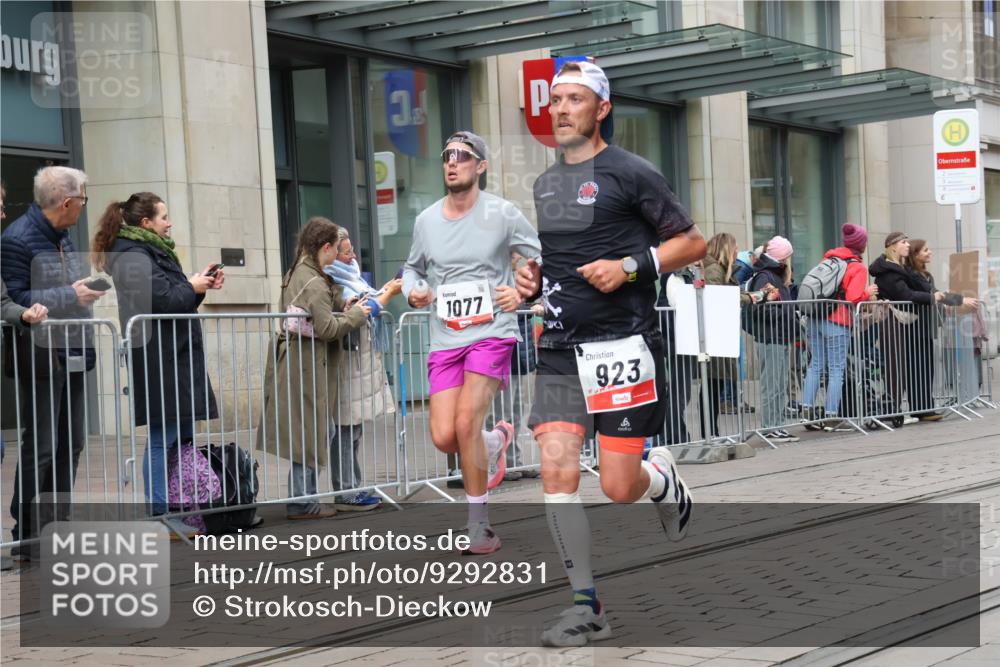 05.10.2025 - 20. swb-Marathon Bremen Strokosch-Dieckow http://msf.ph/oto/9292831 05.10.2025 12:43:27 Ziel 438, 765, 923, 1077, 5060, 438, 765, 923, 1077, 5060 meine-sportfotos.de