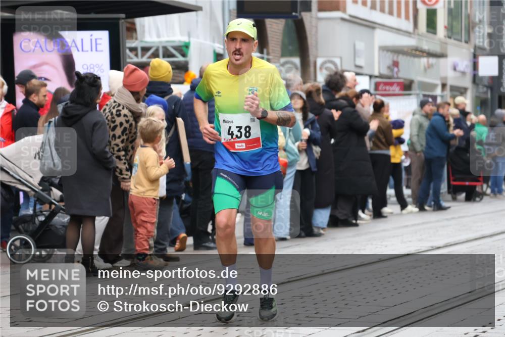 05.10.2025 - 20. swb-Marathon Bremen Strokosch-Dieckow http://msf.ph/oto/9292886 05.10.2025 12:43:39 Ziel 364, 438, 765, 942, 5060, 364, 438, 765, 942, 5060 meine-sportfotos.de