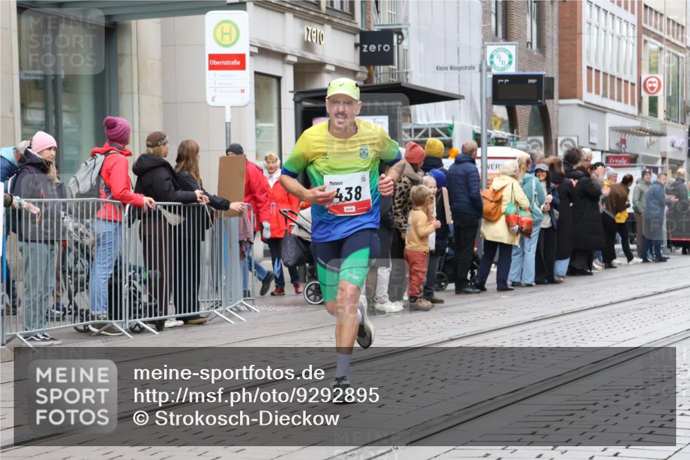 05.10.2025 - 20. swb-Marathon Bremen Strokosch-Dieckow http://msf.ph/oto/9292895 05.10.2025 12:43:41 Ziel 364, 438, 765, 942, 5060, 364, 438, 765, 942, 5060 meine-sportfotos.de