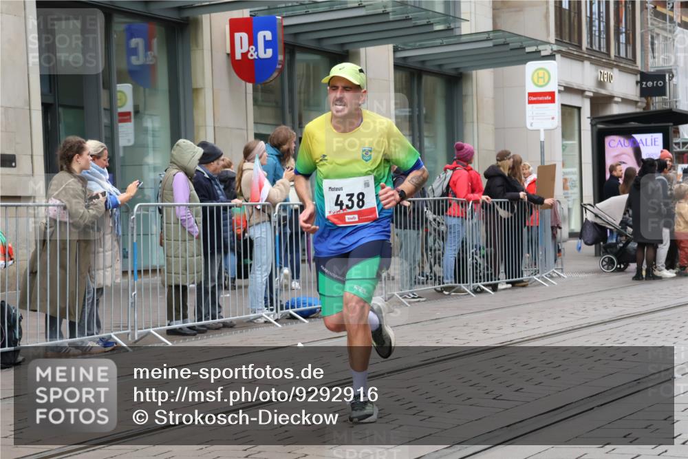 05.10.2025 - 20. swb-Marathon Bremen Strokosch-Dieckow http://msf.ph/oto/9292916 05.10.2025 12:43:42 Ziel 364, 438, 765, 942, 5060, 364, 438, 765, 942, 5060 meine-sportfotos.de
