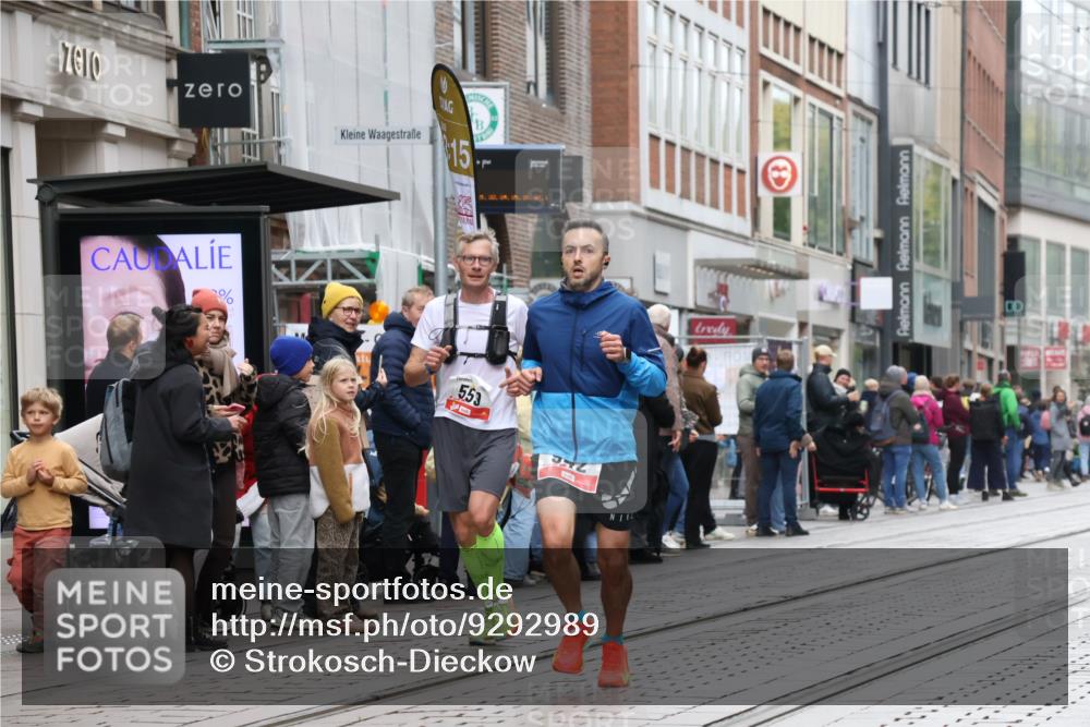 05.10.2025 - 20. swb-Marathon Bremen Strokosch-Dieckow http://msf.ph/oto/9292989 05.10.2025 12:43:54 Ziel 364, 559, 942, 364, 559, 942 meine-sportfotos.de
