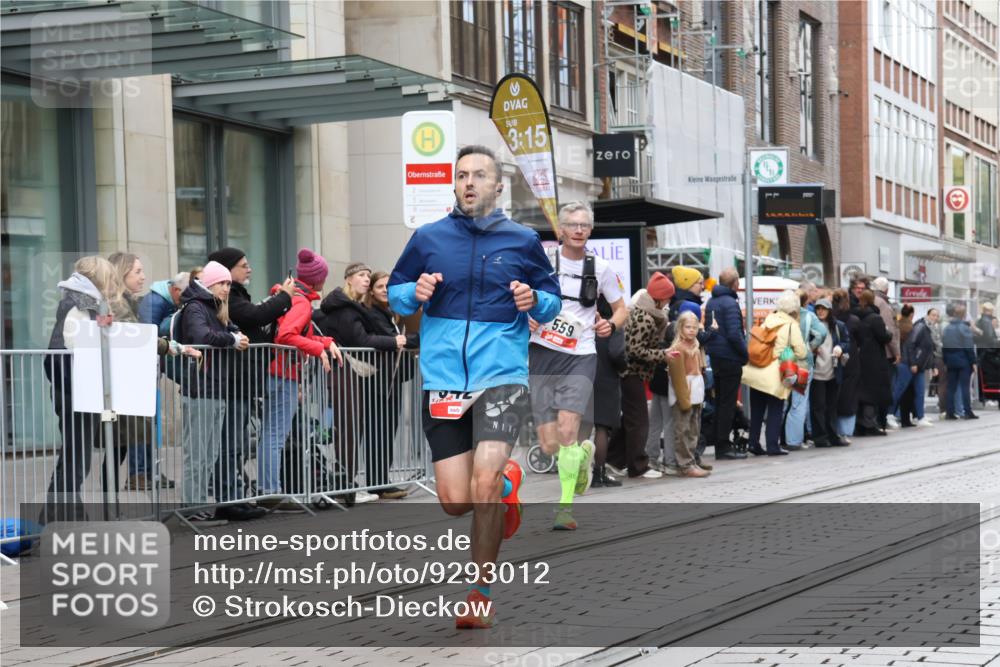 05.10.2025 - 20. swb-Marathon Bremen Strokosch-Dieckow http://msf.ph/oto/9293012 05.10.2025 12:43:56 Ziel 5, 364, 559, 942, 1618, 5, 364, 559, 942, 1618 meine-sportfotos.de