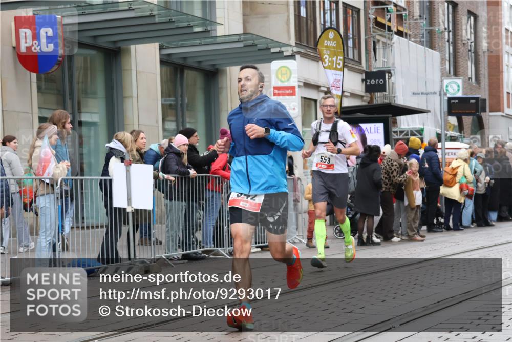 05.10.2025 - 20. swb-Marathon Bremen Strokosch-Dieckow http://msf.ph/oto/9293017 05.10.2025 12:43:56 Ziel 5, 364, 559, 942, 1618, 5, 364, 559, 942, 1618 meine-sportfotos.de