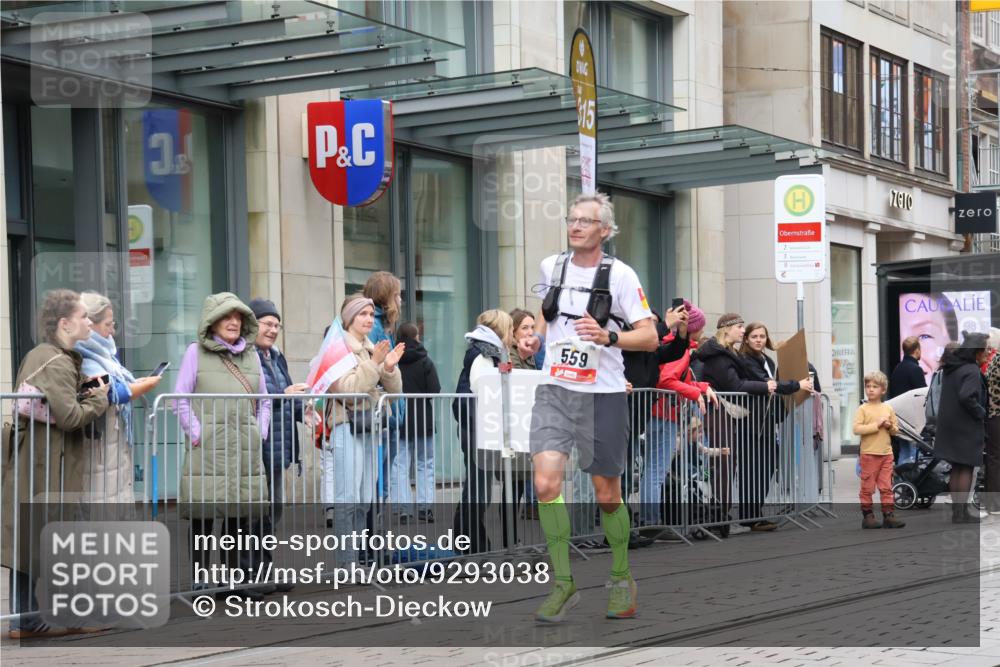 05.10.2025 - 20. swb-Marathon Bremen Strokosch-Dieckow http://msf.ph/oto/9293038 05.10.2025 12:43:58 Ziel 5, 8, 364, 559, 942, 1618, 9110, 5, 8, 364, 559, 942, 1618, 9110 meine-sportfotos.de