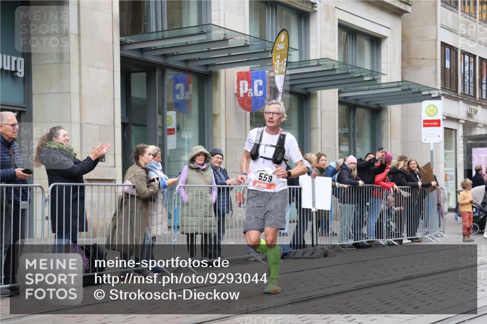 05.10.2025 - 20. swb-Marathon Bremen Strokosch-Dieckow http://msf.ph/oto/9293044 05.10.2025 12:43:58 Ziel 5, 8, 364, 559, 942, 1618, 9110, 5, 8, 364, 559, 942, 1618, 9110 meine-sportfotos.de