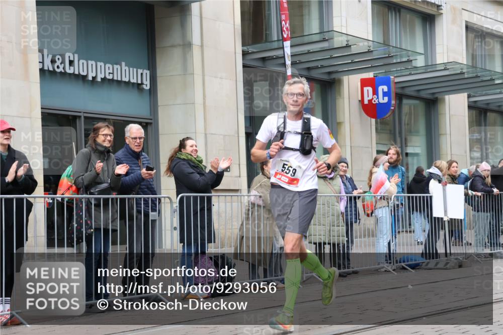 05.10.2025 - 20. swb-Marathon Bremen Strokosch-Dieckow http://msf.ph/oto/9293056 05.10.2025 12:43:59 Ziel 5, 8, 263, 364, 559, 942, 1618, 1687, 9110, 5, 8, 263, 364, 559, 942, 1618, 1687, 9110 meine-sportfotos.de