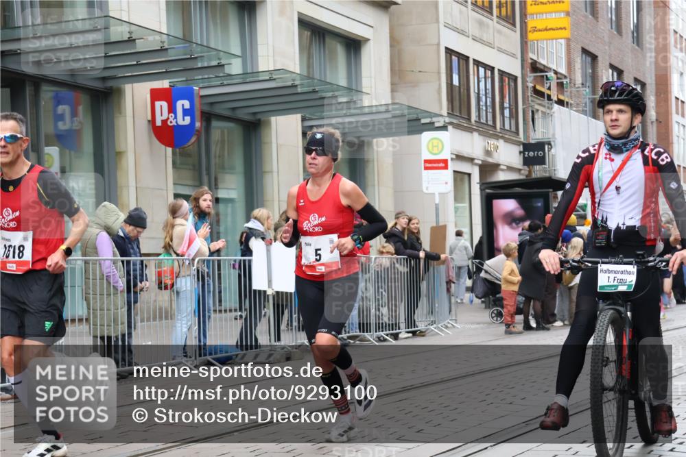 05.10.2025 - 20. swb-Marathon Bremen Strokosch-Dieckow http://msf.ph/oto/9293100 05.10.2025 12:44:13 Ziel 5, 6, 8, 263, 1618, 1687, 2175, 9110, 5, 6, 8, 263, 1618, 1687, 2175, 9110 meine-sportfotos.de