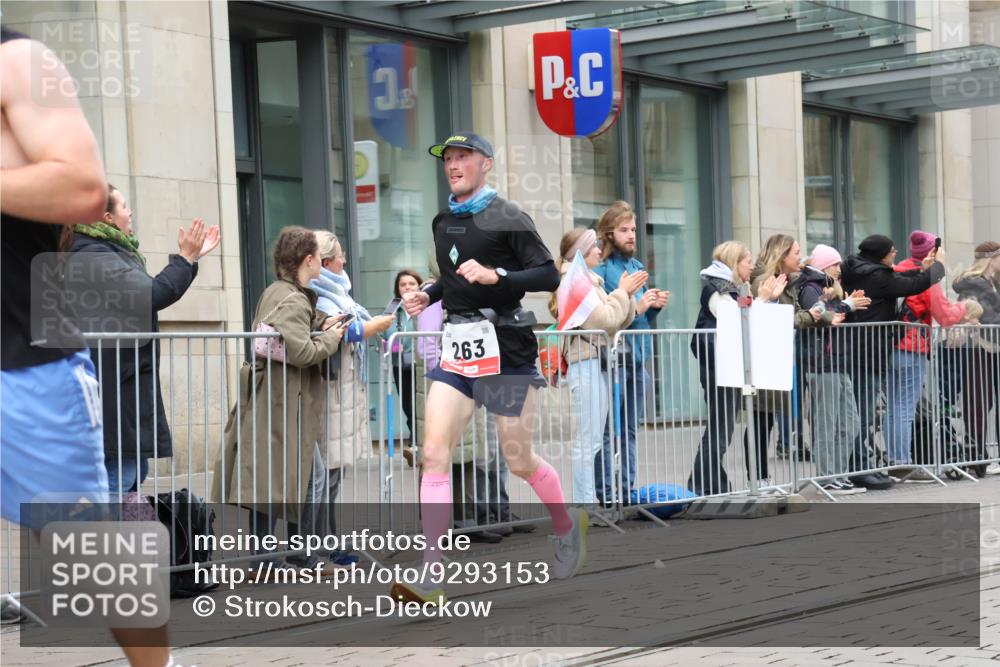 05.10.2025 - 20. swb-Marathon Bremen Strokosch-Dieckow http://msf.ph/oto/9293153 05.10.2025 12:44:18 Ziel 5, 6, 8, 263, 1618, 1687, 2175, 9110, 5, 6, 8, 263, 1618, 1687, 2175, 9110 meine-sportfotos.de