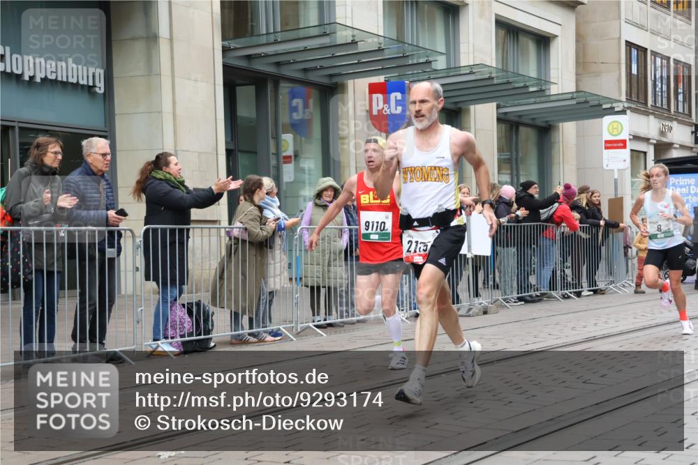 05.10.2025 - 20. swb-Marathon Bremen Strokosch-Dieckow http://msf.ph/oto/9293174 05.10.2025 12:44:19 Ziel 5, 6, 8, 263, 1618, 1687, 2175, 9110, 5, 6, 8, 263, 1618, 1687, 2175, 9110 meine-sportfotos.de