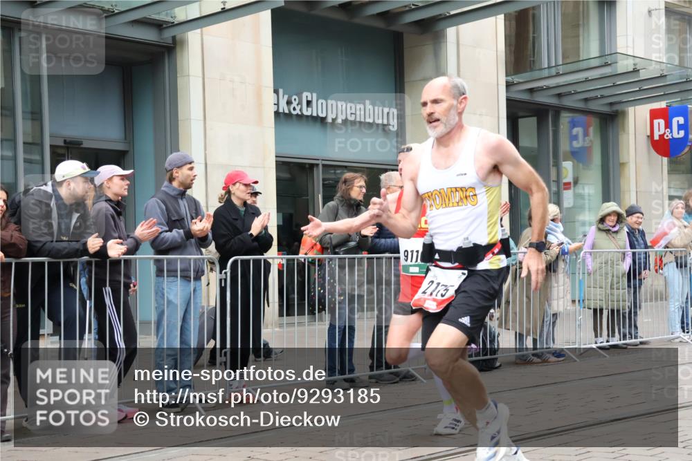 05.10.2025 - 20. swb-Marathon Bremen Strokosch-Dieckow http://msf.ph/oto/9293185 05.10.2025 12:44:20 Ziel 5, 6, 8, 263, 1618, 1687, 2175, 9110, 5, 6, 8, 263, 1618, 1687, 2175, 9110 meine-sportfotos.de