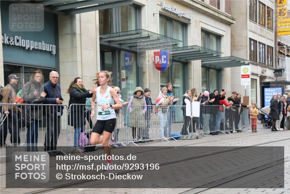05.10.2025 - 20. swb-Marathon Bremen Strokosch-Dieckow http://msf.ph/oto/9293196 05.10.2025 12:44:20 Ziel 5, 6, 8, 263, 1618, 1687, 2175, 9110, 5, 6, 8, 263, 1618, 1687, 2175, 9110 meine-sportfotos.de