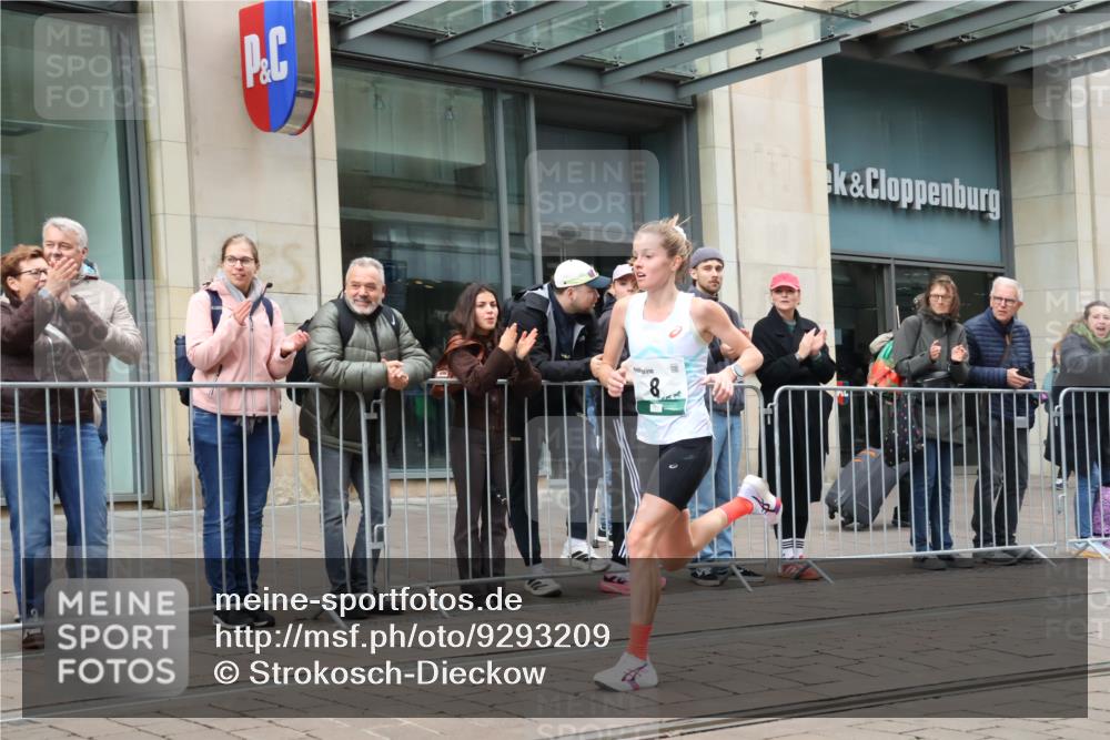 05.10.2025 - 20. swb-Marathon Bremen Strokosch-Dieckow http://msf.ph/oto/9293209 05.10.2025 12:44:21 Ziel 6, 8, 263, 1618, 1687, 2175, 9110, 6, 8, 263, 1618, 1687, 2175, 9110 meine-sportfotos.de