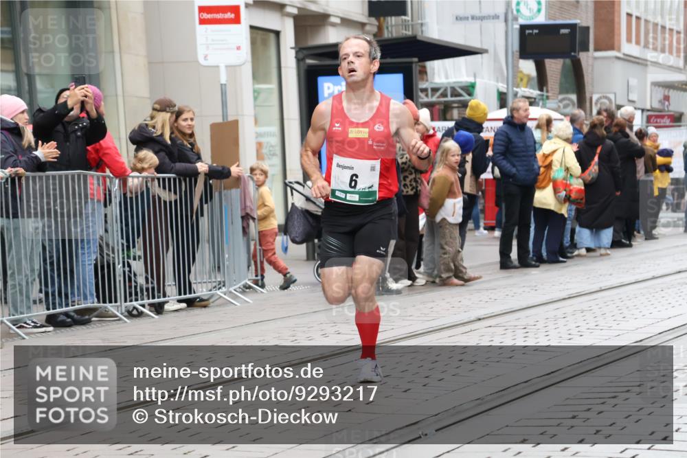 05.10.2025 - 20. swb-Marathon Bremen Strokosch-Dieckow http://msf.ph/oto/9293217 05.10.2025 12:44:26 Ziel 6, 6 meine-sportfotos.de