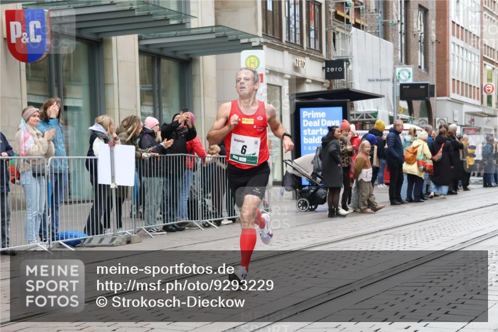 05.10.2025 - 20. swb-Marathon Bremen Strokosch-Dieckow http://msf.ph/oto/9293229 05.10.2025 12:44:27 Ziel 6, 6 meine-sportfotos.de