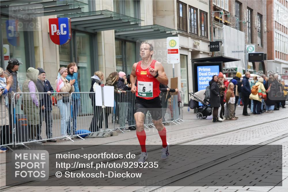 05.10.2025 - 20. swb-Marathon Bremen Strokosch-Dieckow http://msf.ph/oto/9293235 05.10.2025 12:44:27 Ziel 6, 6 meine-sportfotos.de