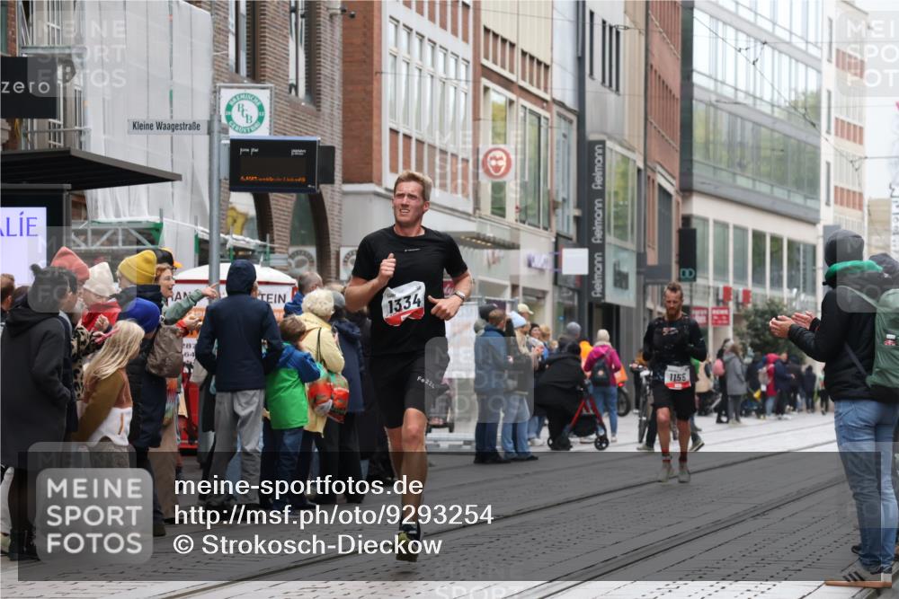 05.10.2025 - 20. swb-Marathon Bremen Strokosch-Dieckow http://msf.ph/oto/9293254 05.10.2025 12:44:54 Ziel 593, 1155, 1334, 1969, 593, 1155, 1334, 1969 meine-sportfotos.de