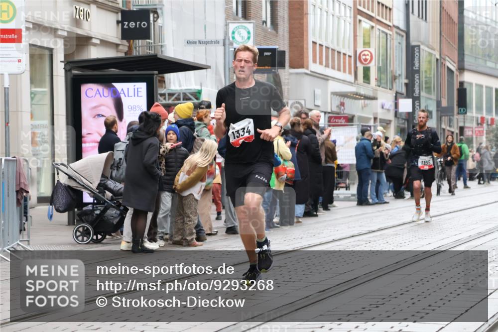 05.10.2025 - 20. swb-Marathon Bremen Strokosch-Dieckow http://msf.ph/oto/9293268 05.10.2025 12:44:56 Ziel 593, 1155, 1334, 1969, 593, 1155, 1334, 1969 meine-sportfotos.de