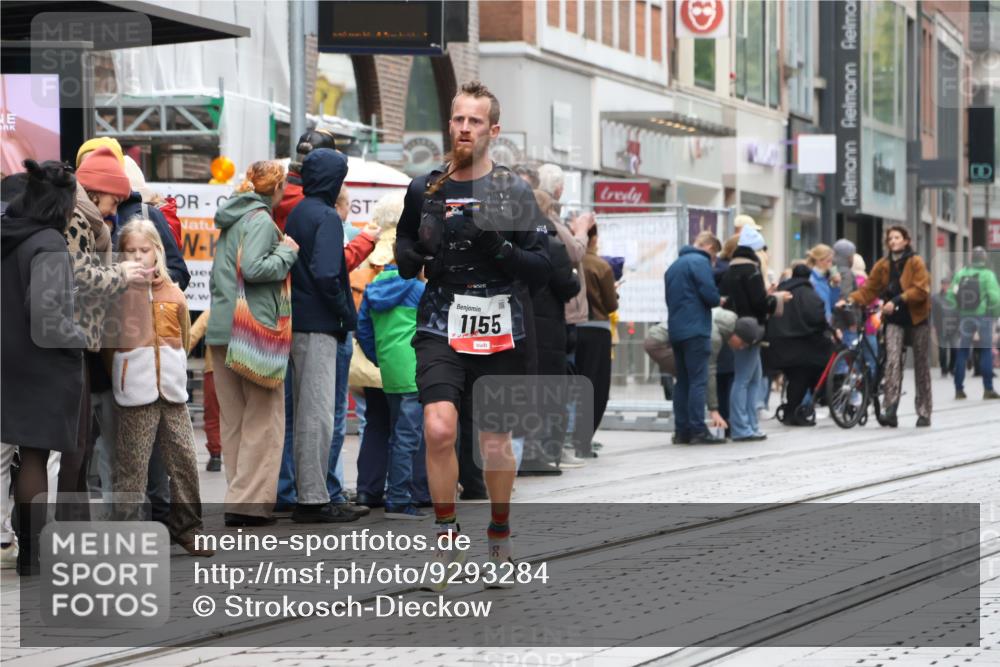 05.10.2025 - 20. swb-Marathon Bremen Strokosch-Dieckow http://msf.ph/oto/9293284 05.10.2025 12:44:59 Ziel 593, 1155, 1334, 1969, 593, 1155, 1334, 1969 meine-sportfotos.de