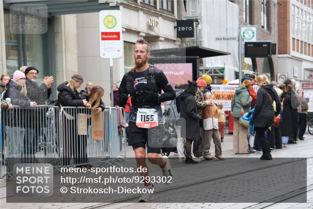 05.10.2025 - 20. swb-Marathon Bremen Strokosch-Dieckow http://msf.ph/oto/9293302 05.10.2025 12:45:01 Ziel 593, 1155, 1334, 1969, 593, 1155, 1334, 1969 meine-sportfotos.de